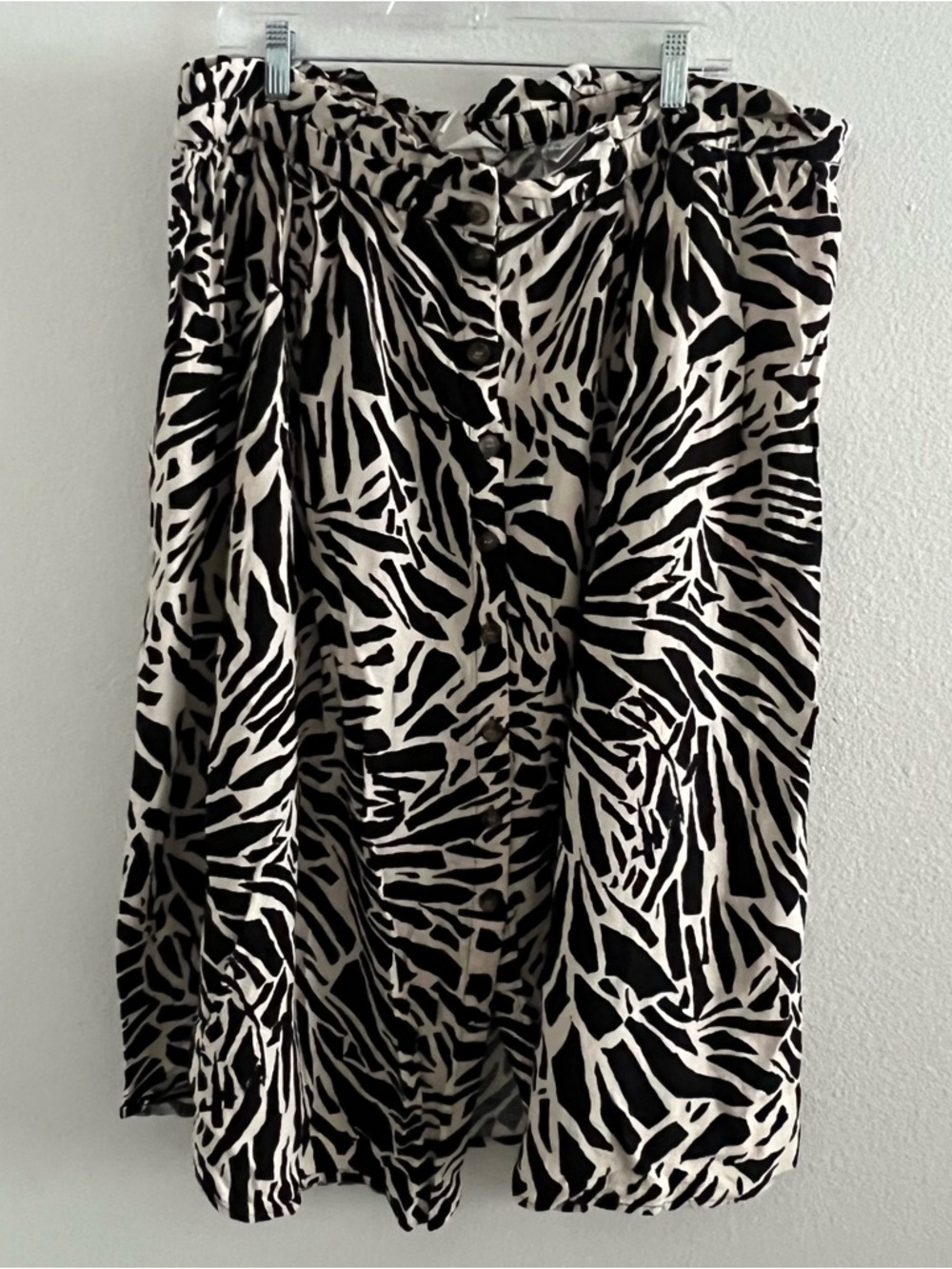 H&M Black & Cream Print Midi Skirt Size XXL